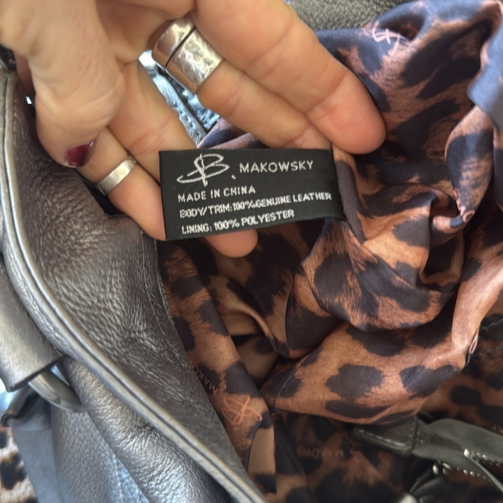 Vintage metallic silver B. Makowsky bag with optional shoulder strap w/ zippers - Picture 6 of 15